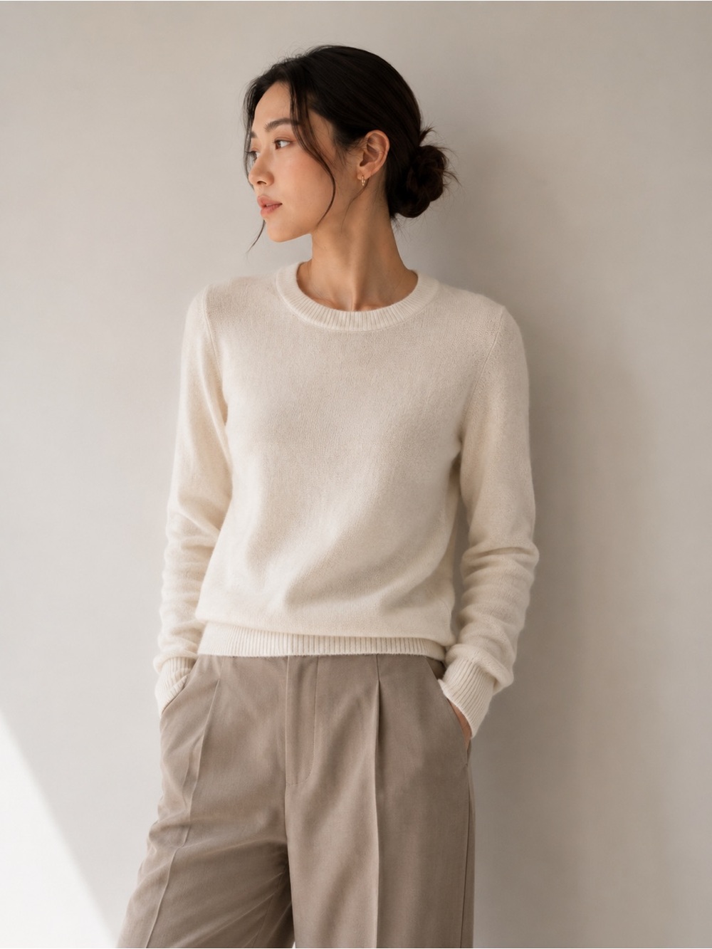 Uniqlo 100% cashmere Cream Crew Neck Sweater